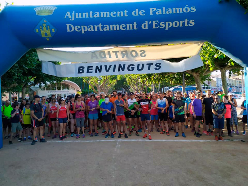 Instant abans de la sortida de la darrera Marxa Mar i Muntanya de Palamós. (Foto: Esports Ajuntament Palamós).