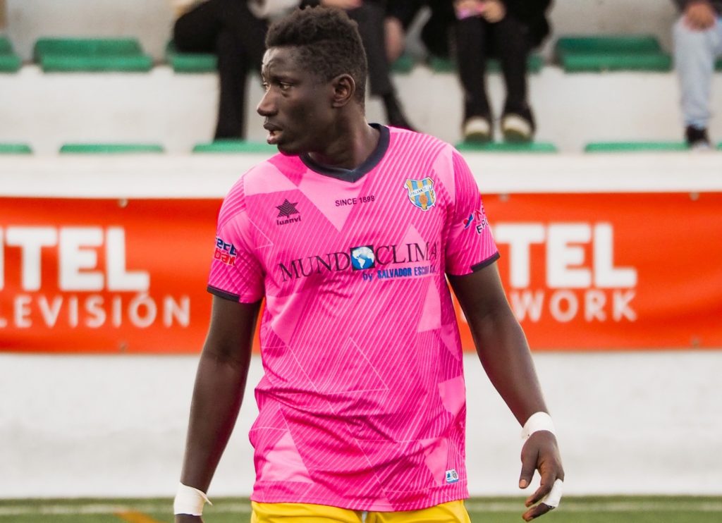 El club ha anunciat que Pape no continuarà defensant la samarreta del Degà. (Foto: Palamós CF).