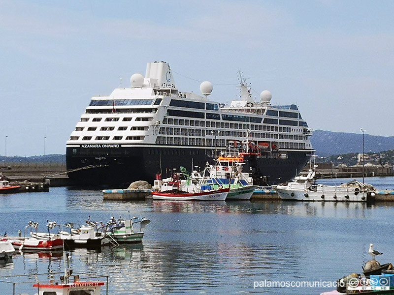 L'Azamara Onward visita avui el port de Palamós per primera vegada a la seva història.