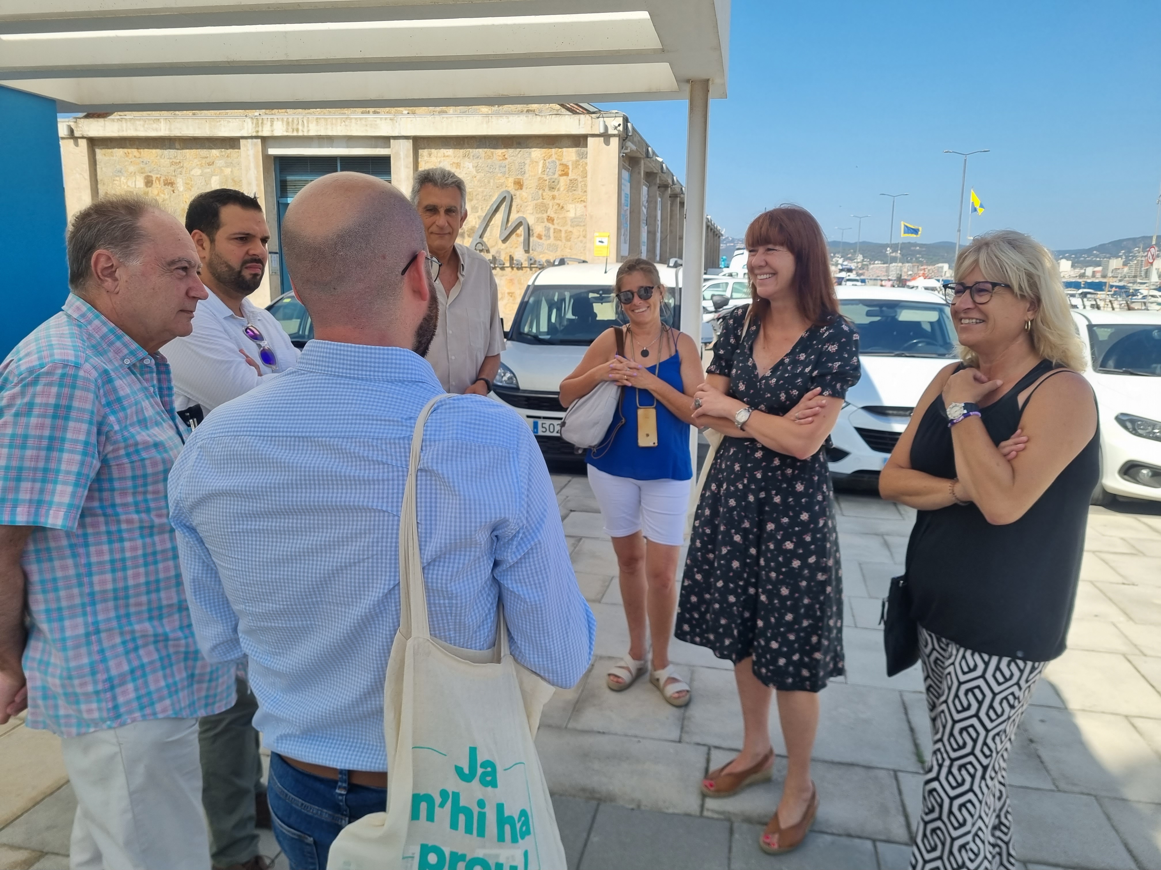 Marta Madrenas, candidata de Junts, va visitar ahir Palamós. (Foto: Junts per Catalunya).