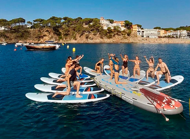 El Sup Yoga es pot practicar en 10 localitats de la Costa Brava. (Foto: instagram.com/ainania_yoga).