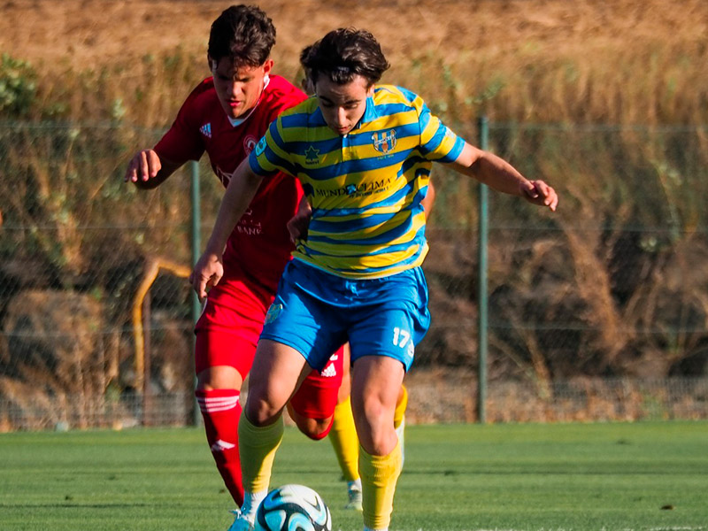 Moment d'un amistós del Palamós CF, aquest estiu. (Foto: Palamós CF-Laura Heras).