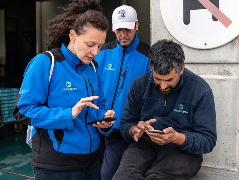Es tracta de l’aplicació mòbil Pesca Neta. (Foto: Gemma Parés).