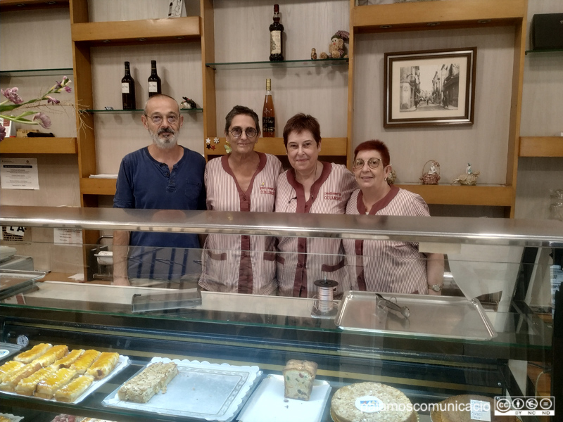 Propietaris i treballadores de Can Collboni, ahir. 