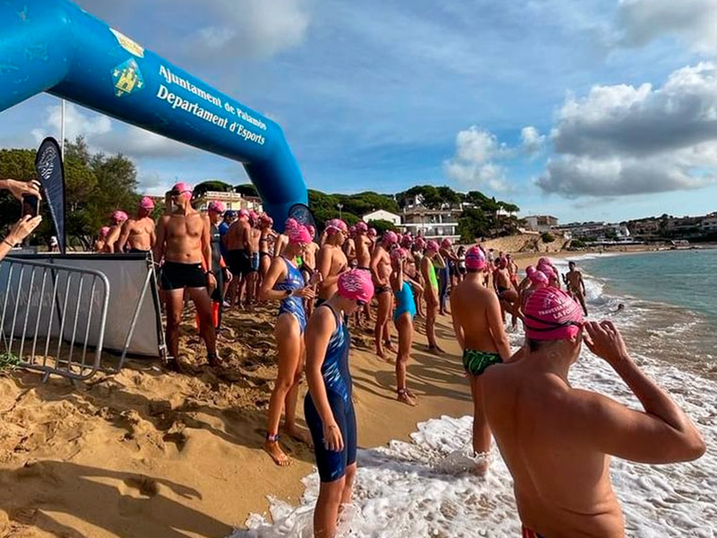 La travessa es va fer dissabte, després de no haver-se pogut fer el passat 27 d'agost. (Foto: Club Natació Palamós).