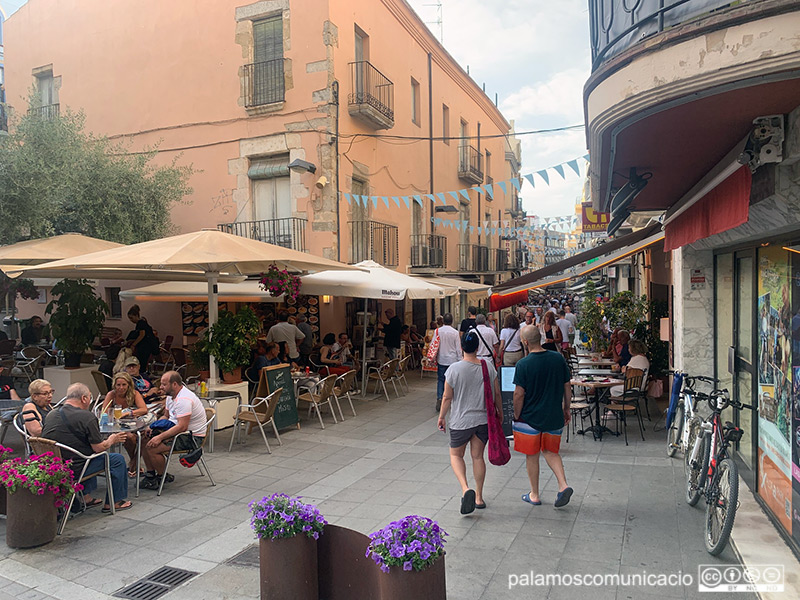 El carrer Major de Palamós, en una imatge d'aquest passat mes d'agost.