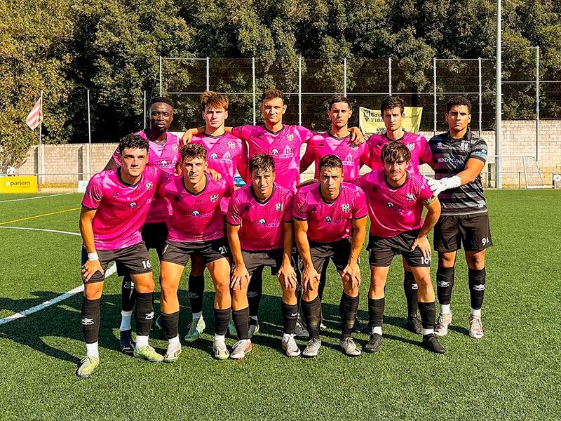 L'onze inicial del Palamós en el darrer partit de pretemporada disputat diumenge enfront el Bescanó. (Foto: Palamós CF).