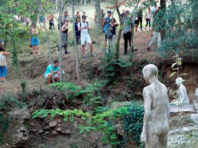Obres de la palamosina Tània Font a l'entorn del Mas Antoniet. (Foto: Ajuntament de Palamós).
