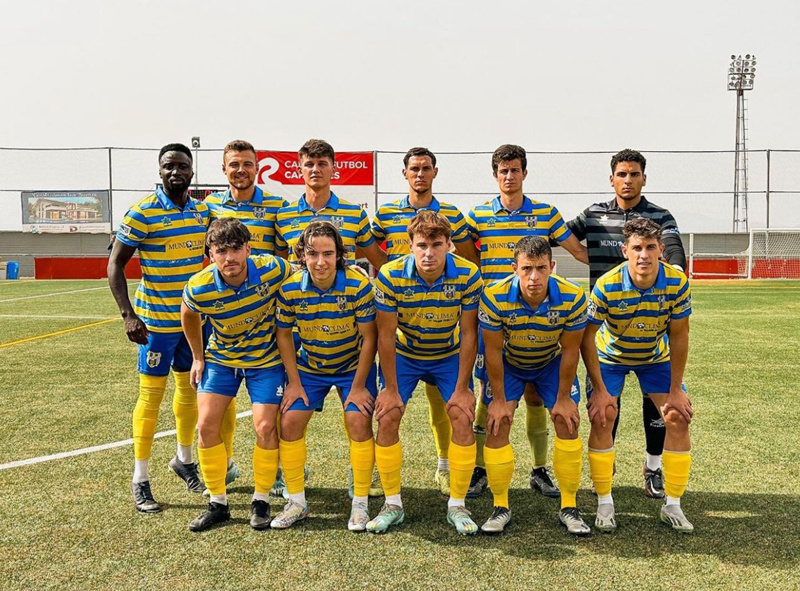 L'onze inicial del Palamós davant el Rubí en el debut a la Lliga Elit. (Foto: Laura Heras - Palamós CF)
