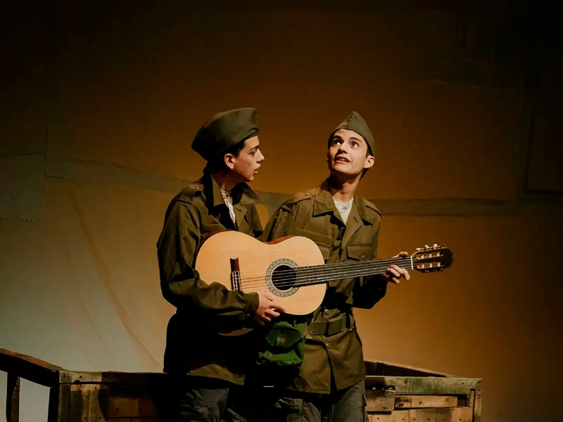 Biel Rossell i Biel Serena són els protagonistes de 'Quanta, quanta guerra...'. (Foto: Farrés Brothers & Cia).