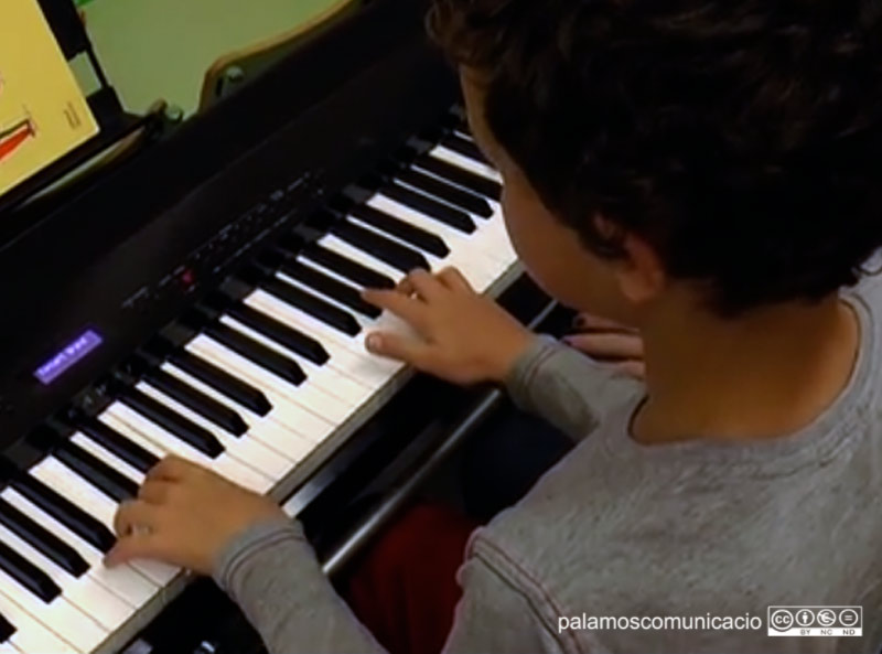 La música és una molt bona eina en l'educació dels menors.