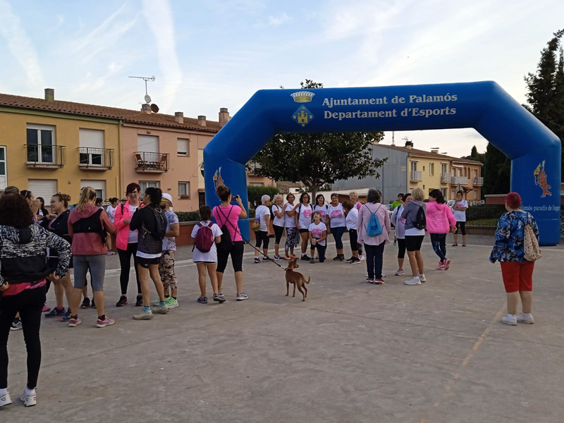 Sortida de la cursa des de la plaça Gumersind, a Sant Joan. (Foto: Fundació Oncolliga Girona).