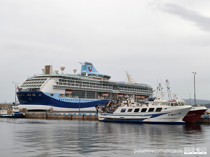 El Marella Discovery 2, aquest matí al port de Palamós.