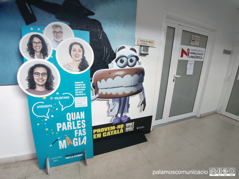 El Servei Local de Català a Palamós, al carrer d'Orient.