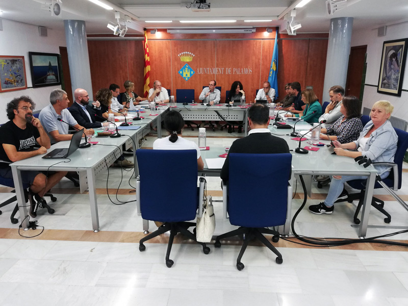 Ple de l'Ajuntament de Palamós celebrat ahir. (Foto: Ajuntament de Palamós).