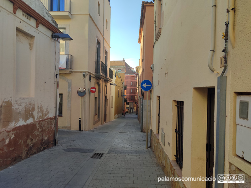 Encreuament dels carrers de la Creu i d'Adrià Alvárez.