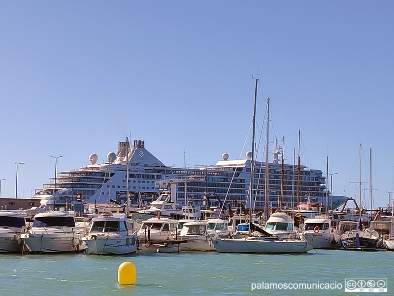 El Silver Moon, aquest migdia al port de Palamós.