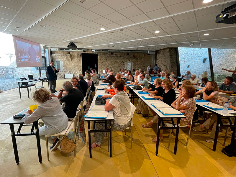 Imatge de la primera classe del Campus de l’Experiència al castell de Calonge. (Foto: Ajuntament de Calonge i Sant Antoni).