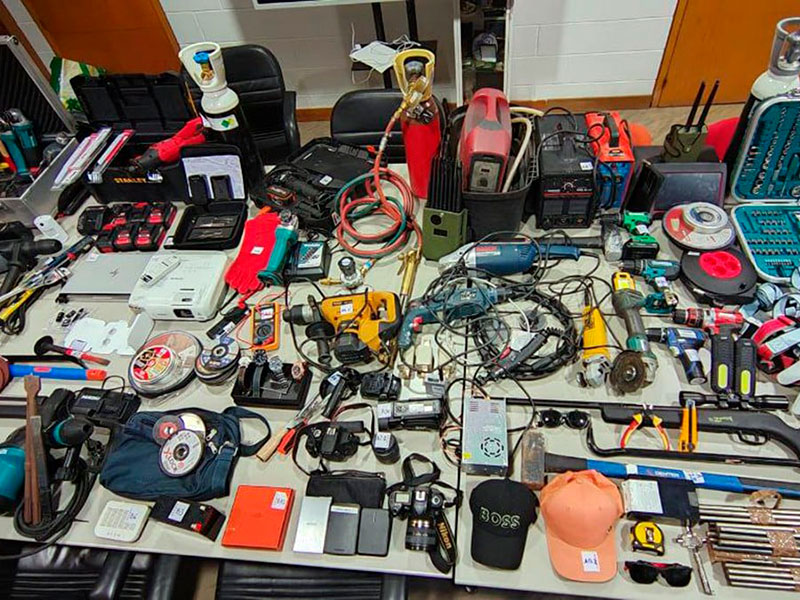 Part del material que la policia ha sostret als detinguts. (Foto: Mossos d'Esquadra).