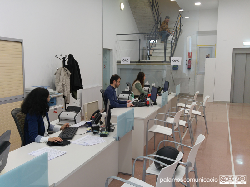 Imatge d'arxiu de l'Oficina d'Atenció al Ciutadà de l'Ajuntament de Palamós.