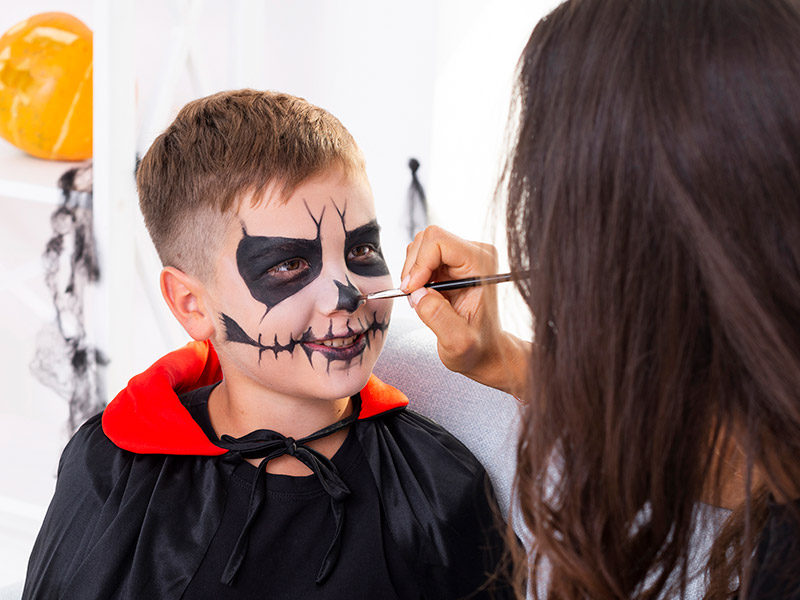 Una de les activitats programades és un taller de maquillatge de terror. (Foto: freepik.es).