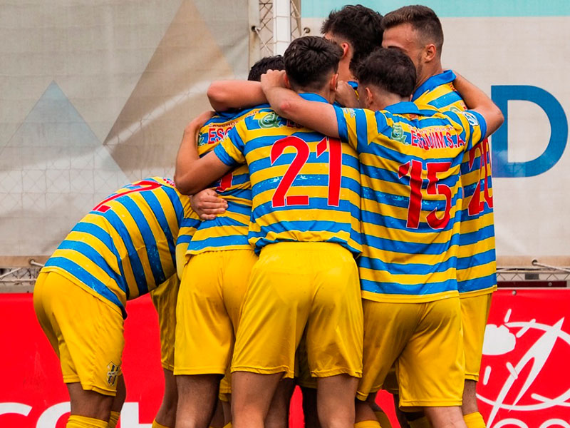 Els jugadors del Palamós celebren un gol en un partit d'aquesta temporada. (Foto: Laura Heras - Palamós CF).