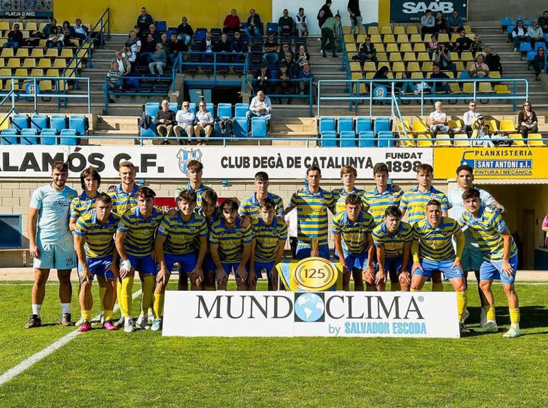 L'onze inicial del Palamós CF davant el Viladecans UD. (Foto: Palamós CF - Laura Heras)