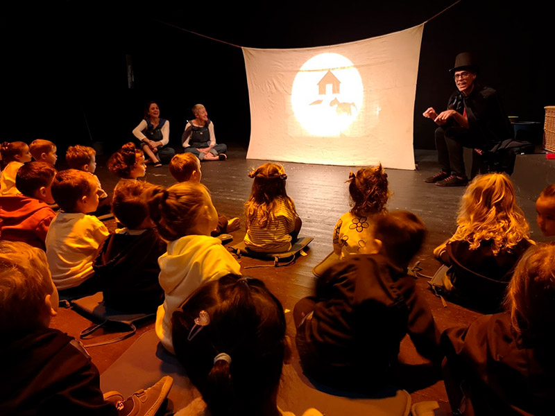 Representació de l’espectacle La casa de les Gorguetes. (Foto: Ajuntament de Palamós).