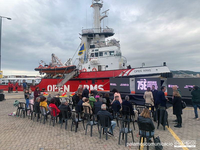 Aquest matí s'ha fet la inauguració de l'exposició 'El mar, la frontera més ampla' al Port de Palamós.