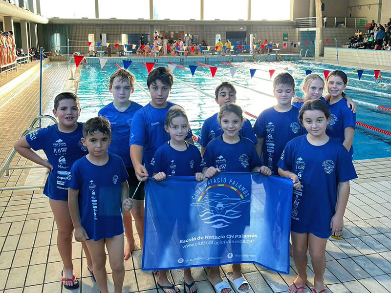 Benjamins i prebanjamins del Club Natació Palamós, aquest passat cap de setmana a Banyoles. (Foto: CN Palamós).