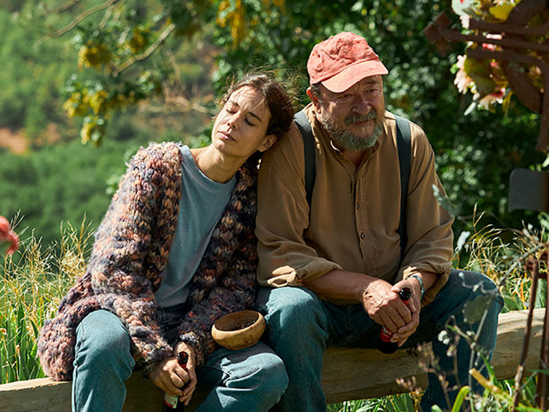 Laia Costa i Pep Cruz, dos dels protagonistes de la pel·lícula 'Els encantats'. (Foto: Cicle Gaudí de Cinema en Català).