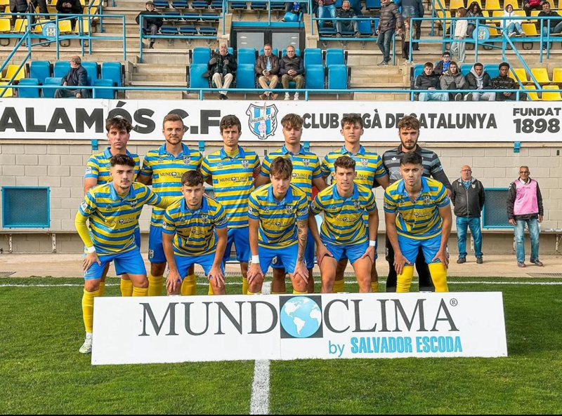 L'onze inicial del Palamós CF davant el Valls. (Foto: Palamós CF - Laura Heras)