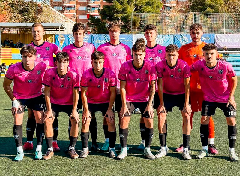 L'onze inicial del Palamós en el partit d'avui al camp de la Guineueta (Foto: Palamós CF).