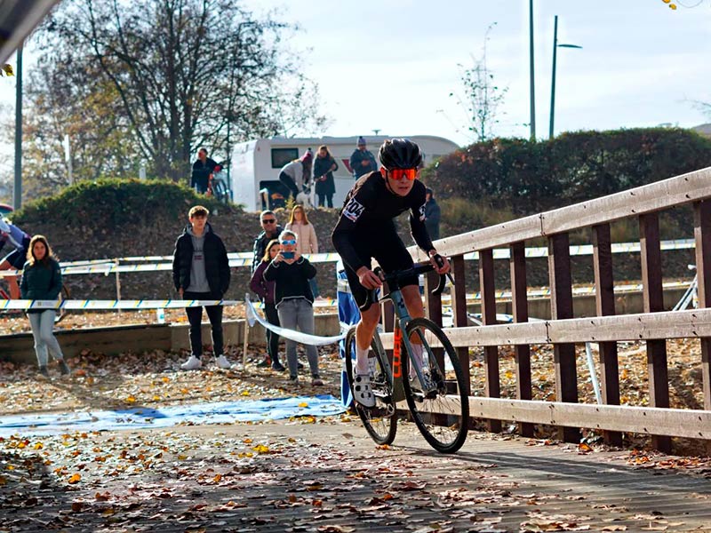 El ciclista palamosí Martí Martínez s'ha proclamat campió de Catalunya de ciclocross a Vilablareix. (Foto: Martí Martínez).