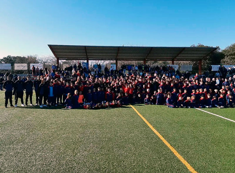 Presentació dels equips de l'Escola de Futbol de Calonge i Sant Antoni, el passat 3 de desembre. (Foto: EF Calonge - Sant Antoni).