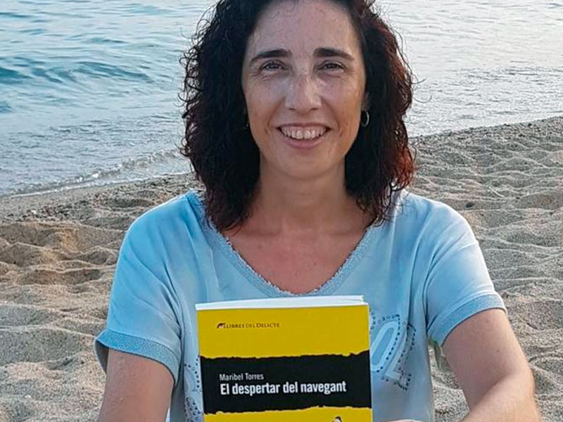 Maribel Torres és l'autora de 'Cartes marcades'. (Foto: Olot Cultura).