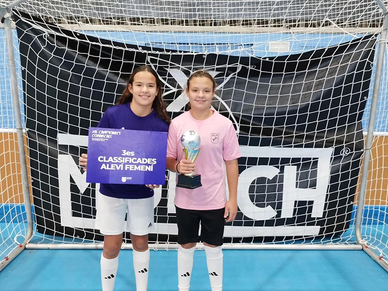 Les germanes Daniela i Cloe Corbacho han quedat en tercera posició del Campionat Comarcal de Catalunya. (Foto: FS Star Palamós).