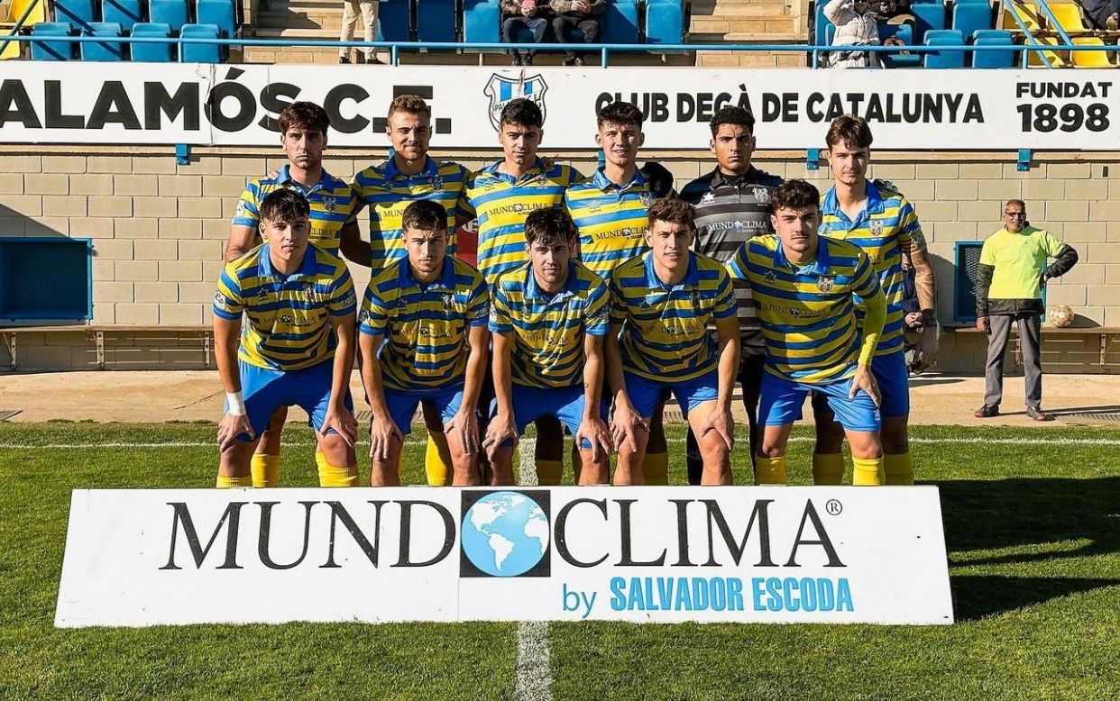 L'onze inicial del Palamós CF davant l'Europa B. (Foto: Palamós CF - Laura Heras)