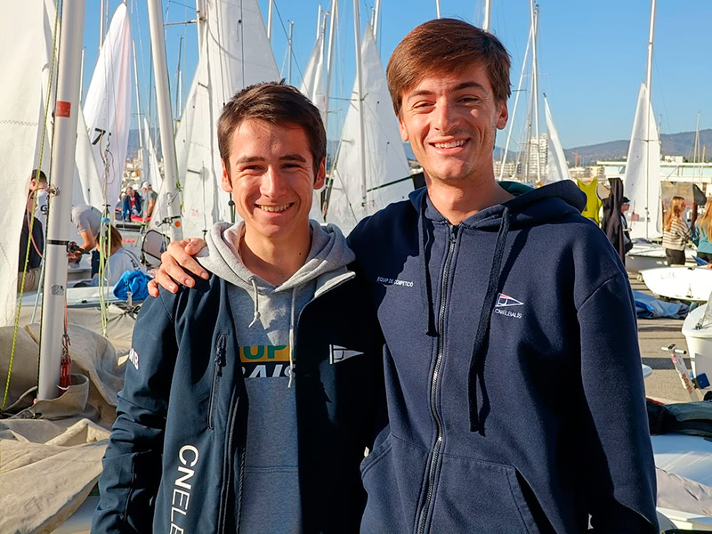 Pol Mateu i Alejandro de Maqua, vigents campions del món de la classe 420, participants de la Christmas Race 2023. (Foto: Alfred Farré).