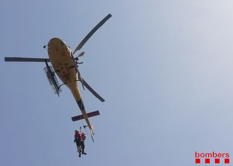 La víctima va haver de ser rescatada amb helicòpter. (Foto: Bombers Generalitat de Catalunya).