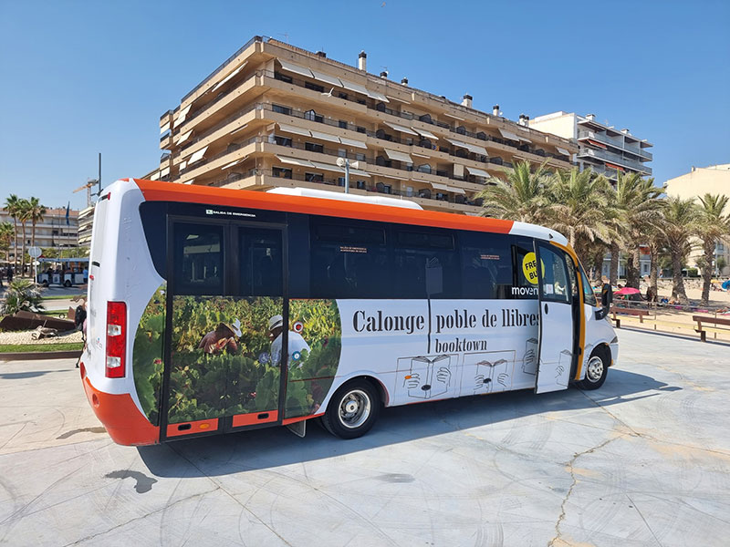 El bus llançadora va entrar en funcionament el passat mes d'agost per unir Sant Antoni amb Calonge. (Foto: Ajuntament de Calonge i Sant Antoni).