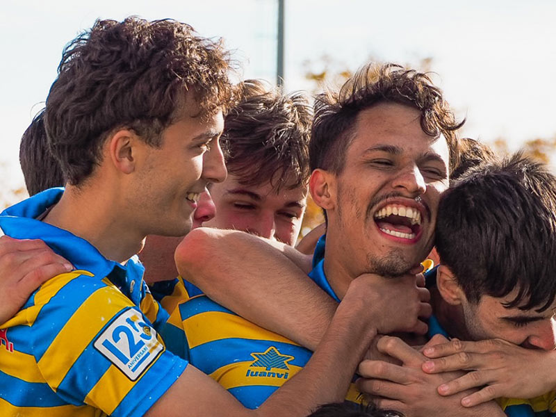 Els jugadors del Palamós celebren un gol en un partit d'aquesta temporada. (Foto: Laura Heras - Palamós CF).