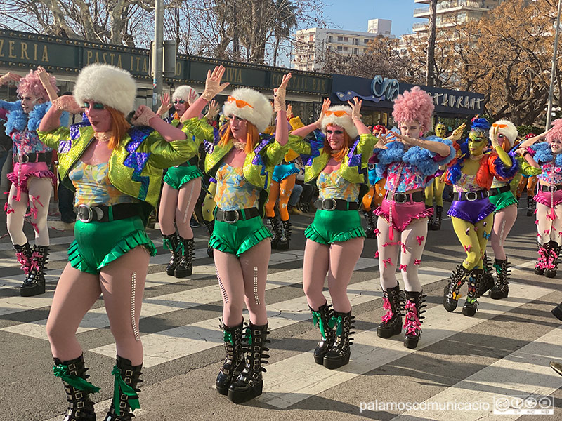 La colla de Les Folloneres durant la rua de l'any passat.