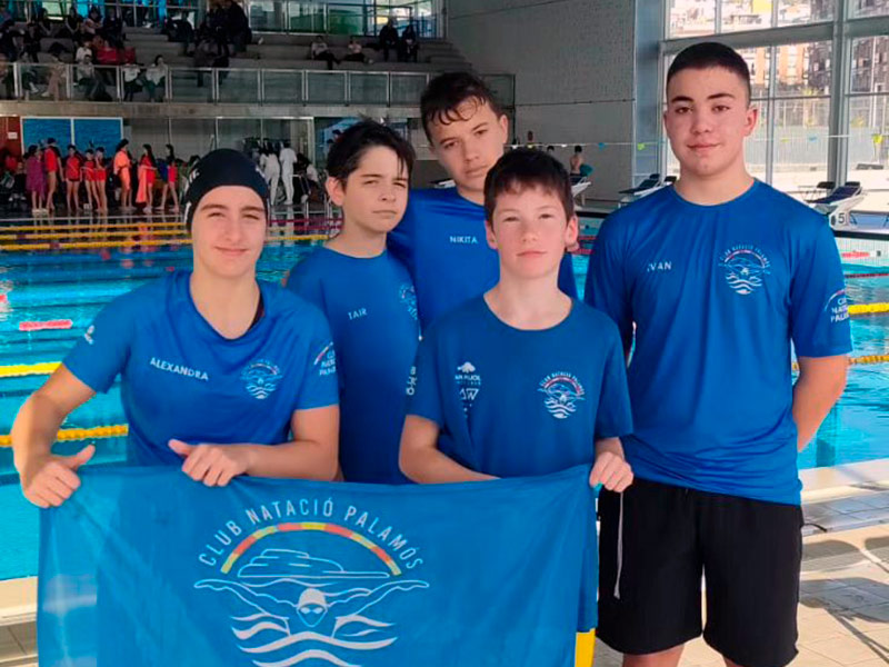 Els nedadors alevins del Club Natació Palamós, aquest passat cap de setmana a Lloret. (Foto: CN Palamós).