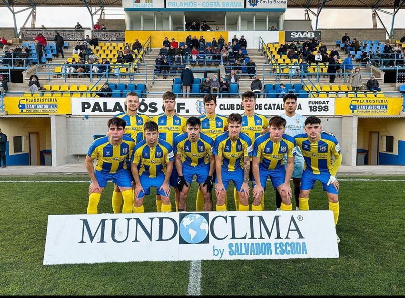 L'onze inicial del Palamós CF davant el Rubí. (Foto: Palamós CF - Laura Heras)