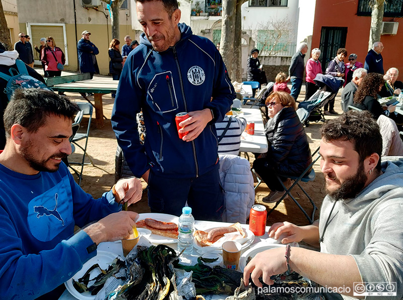 La calçotada es va fer l'any passat a l'Arbreda però aquest any tornarà a l'estenedor de xarxes.