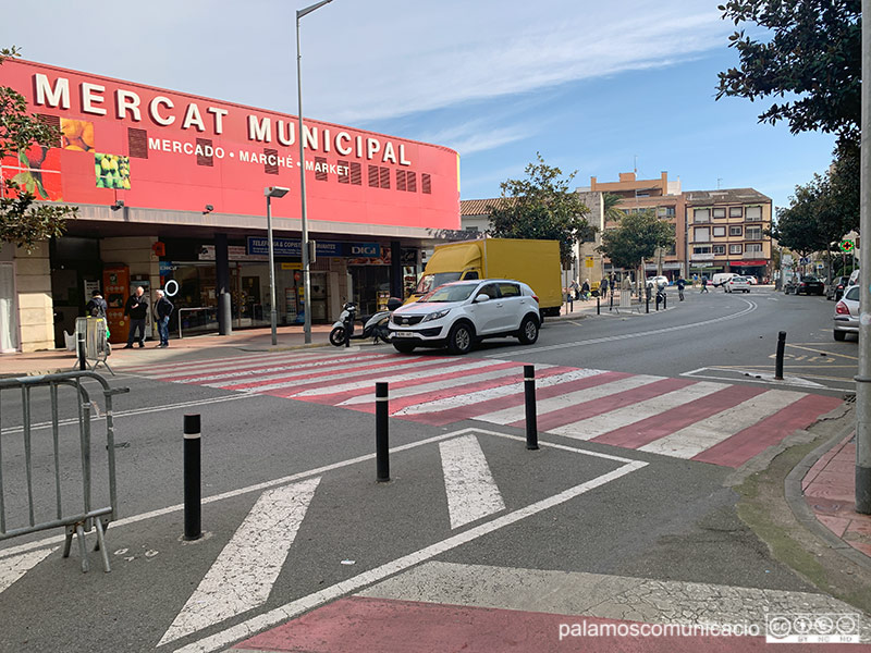 L'accident va tenir lloc davant del Mercat Municipal de Palamós.