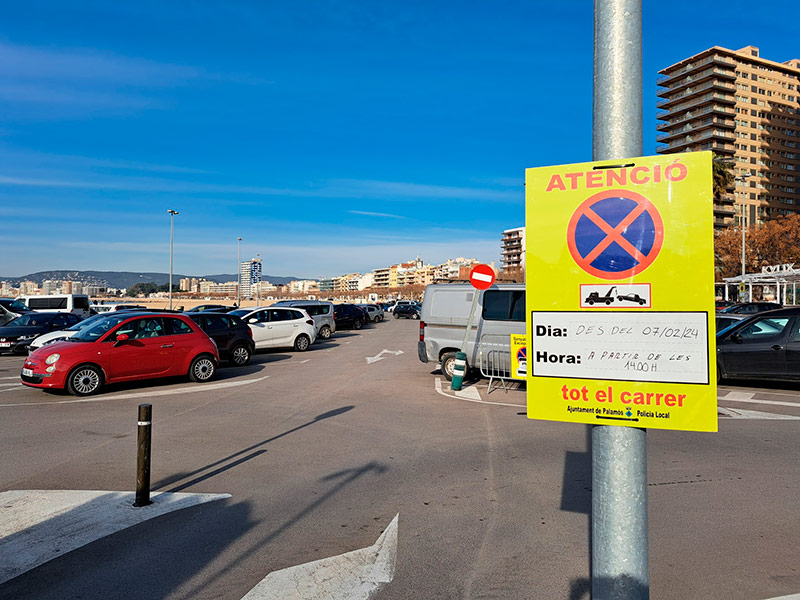 Des d'aquest migdia i fins al dilluns dia 19 a les 3 de la tarda, no es podrà aparcar al pàrquing del passeig. (Foto: Ajuntament de Palamós).