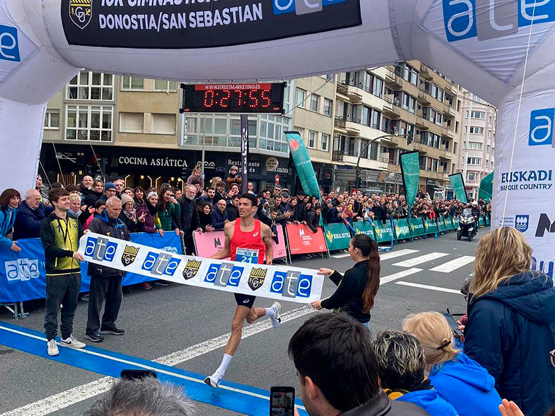 L'atleta Adel Mechaal va guanyar diumenge la cursa dels 10 quilòmetres Gimnástica de Ulía a Sant Sebastià. (Foto: instagram.com/adel.mechaal).