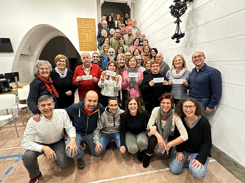 Dimarts es va fer l'acte d'entrega dels diners recaptats a la darrera Fira Nadalenca. (Foto: Ajuntament de Palamós).